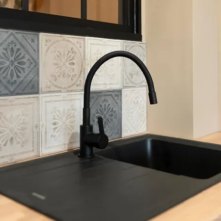 דירה L'elegance Du Centre - Gare Congres - Parking - T3 *