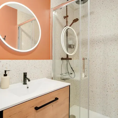 L'elegance Du Centre - Gare Congres - Parking - T3 דירה *